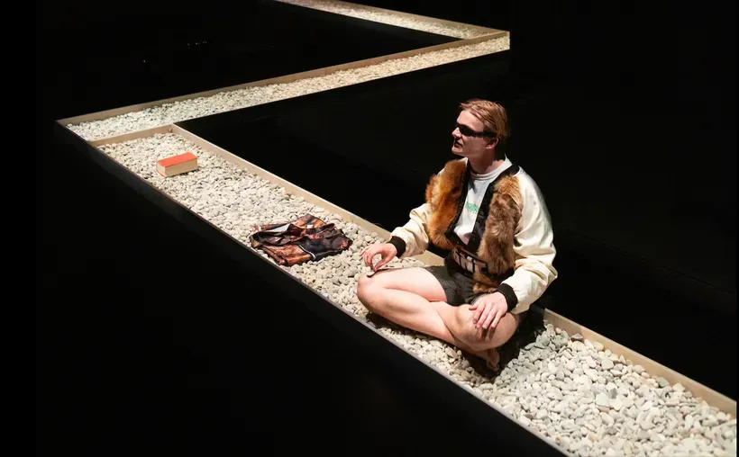 Bühnenbild und Kostüme von Marleen Johow