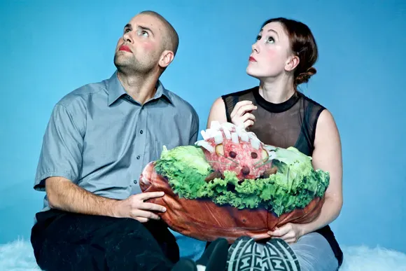 Bühnenbild und Kostüme von Marleen Johow