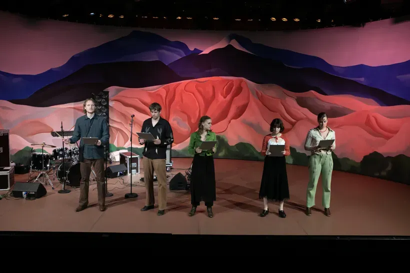 Bühnenbild und Kostüme von Marleen Johow