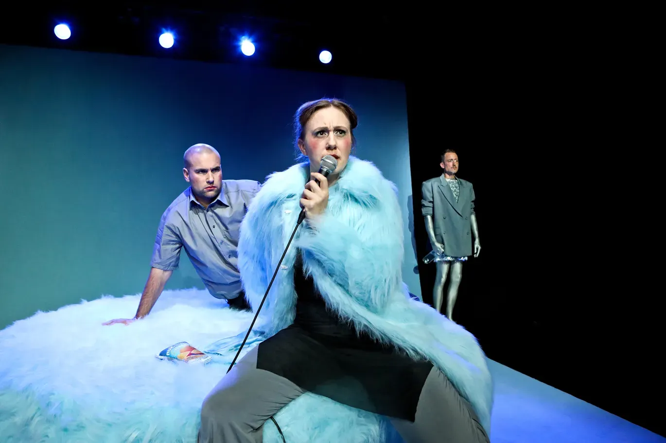 Bühnenbild und Kostüme von Marleen Johow