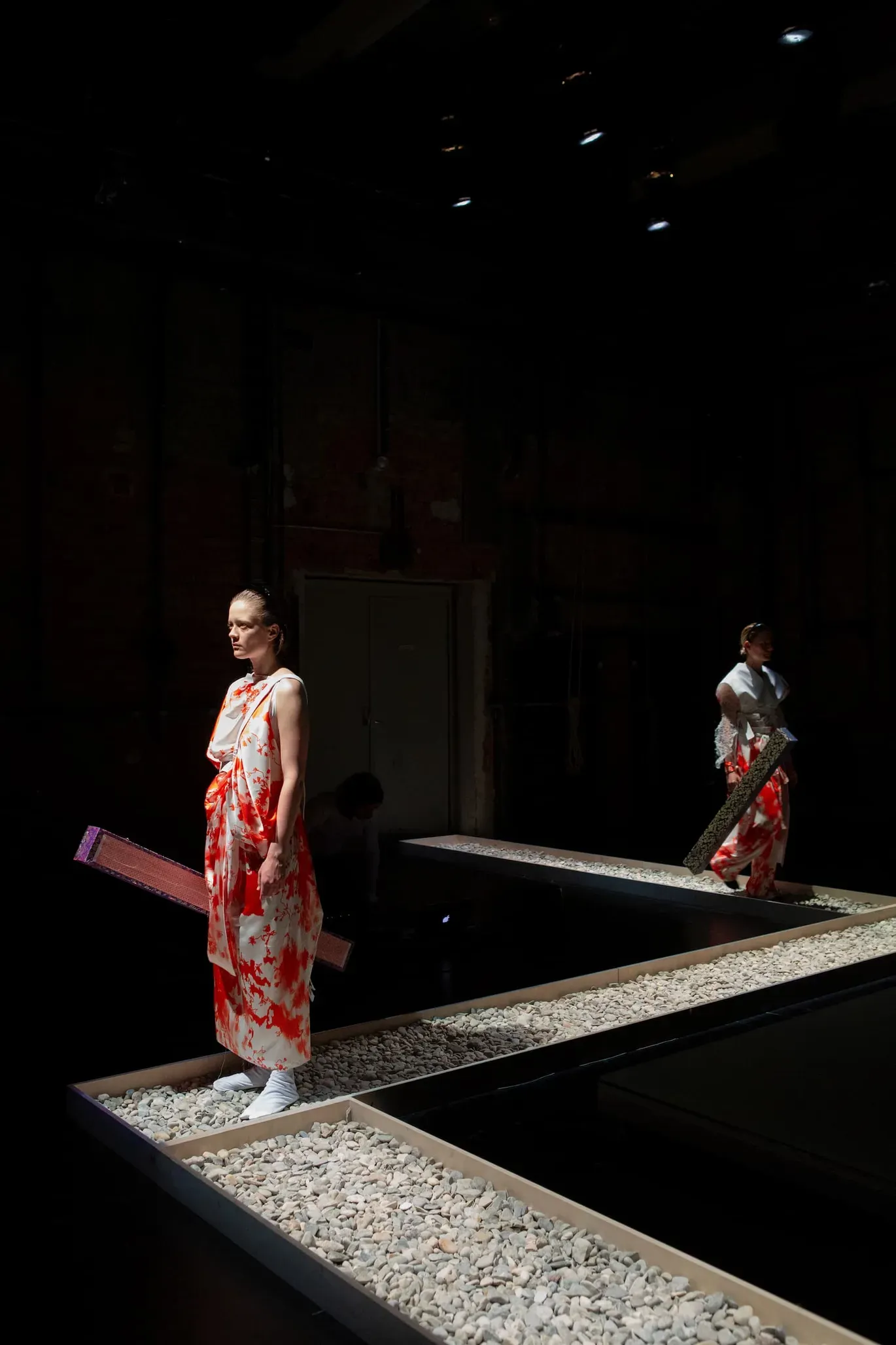 Bühnenbild und Kostüme von Marleen Johow