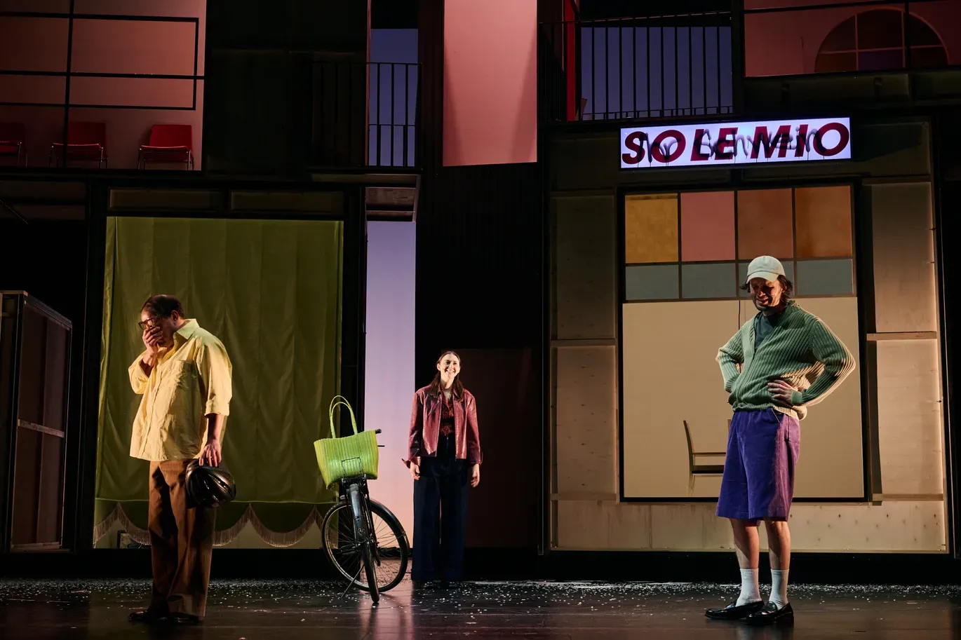 Bühnenbild und Kostüme von Marleen Johow