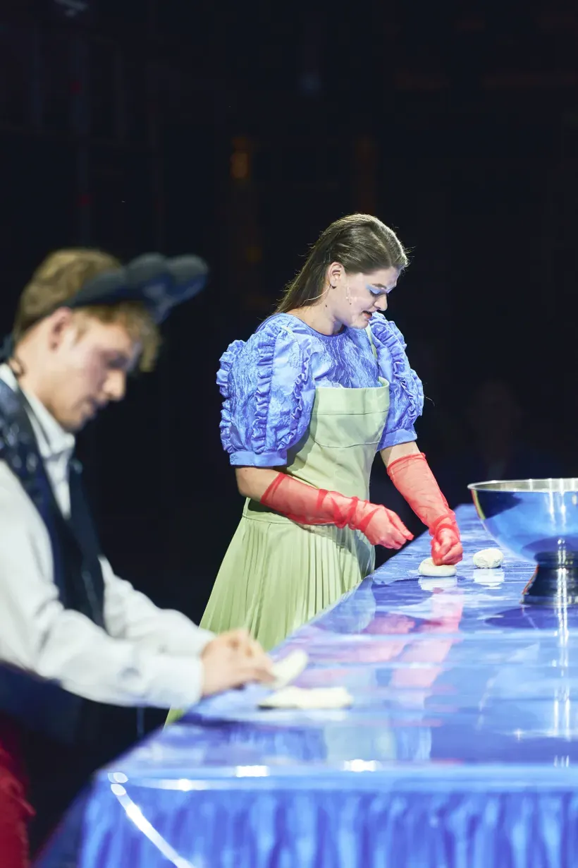 Bühnenbild und Kostüme von Marleen Johow