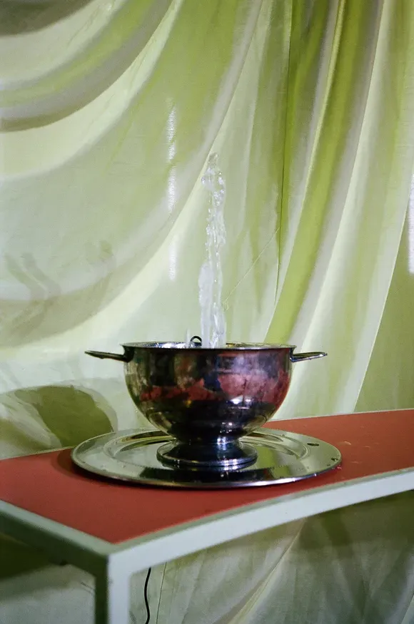 Bühnenbild und Kostüme von Marleen Johow