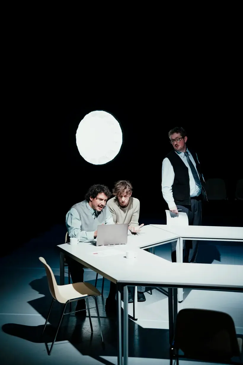 Bühnenbild und Kostüme von Marleen Johow