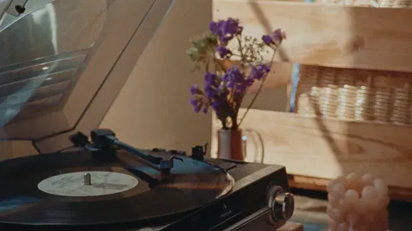 Bühnenbild und Kostüme von Marleen Johow