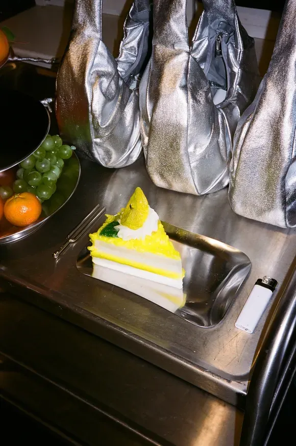 Bühnenbild und Kostüme von Marleen Johow