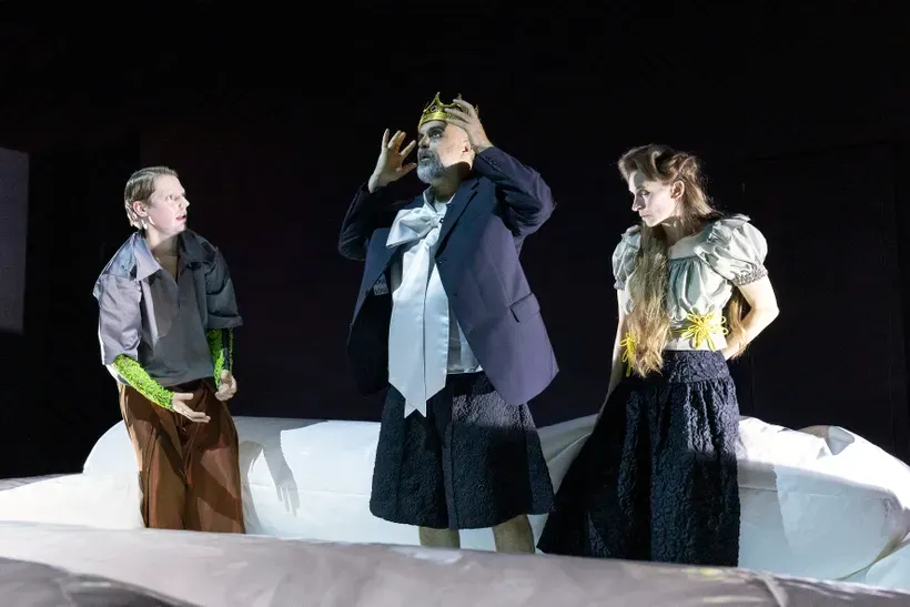 Bühnenbild und Kostüme von Marleen Johow