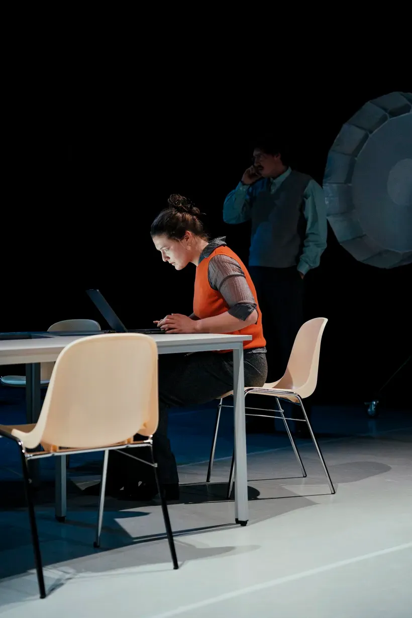 Bühnenbild und Kostüme von Marleen Johow