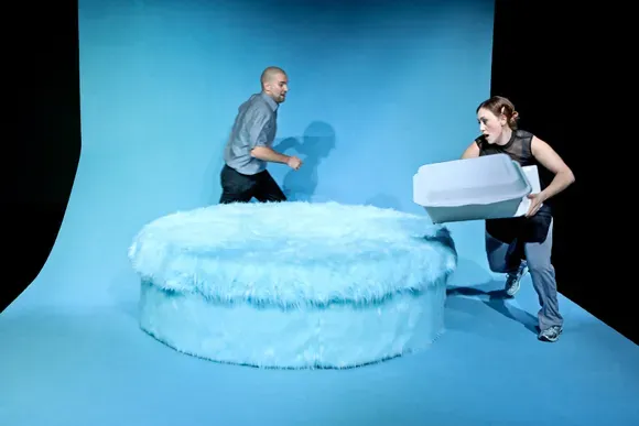 Bühnenbild und Kostüme von Marleen Johow