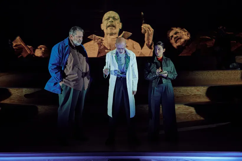 Bühnenbild und Kostüme von Marleen Johow