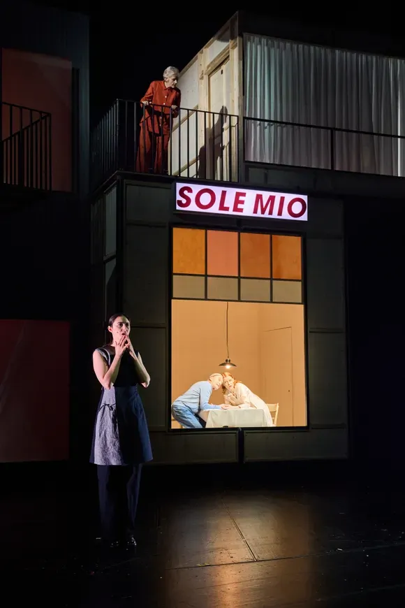 Bühnenbild und Kostüme von Marleen Johow