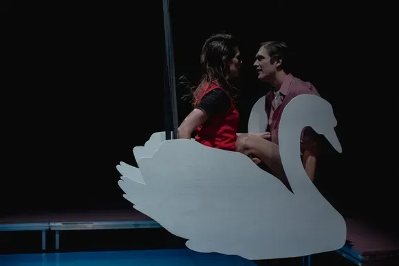 Bühnenbild und Kostüme von Marleen Johow